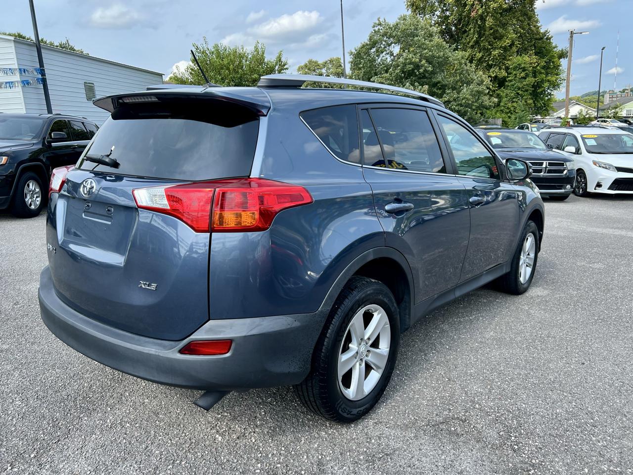 Toyota RAV4 FWD 4dr XLE (Natl) 2014