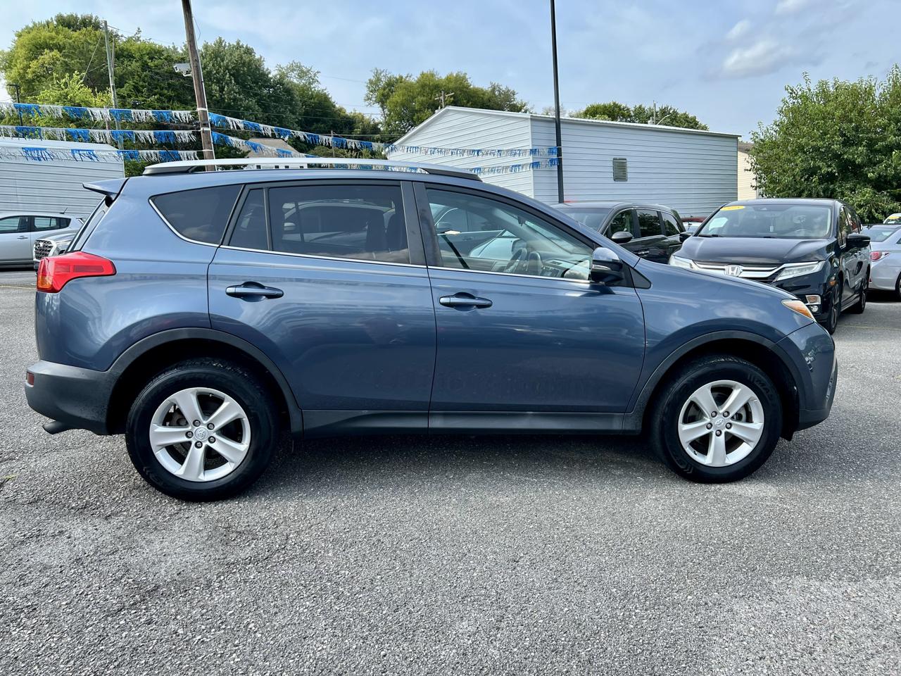 Toyota RAV4 FWD 4dr XLE (Natl) 2014