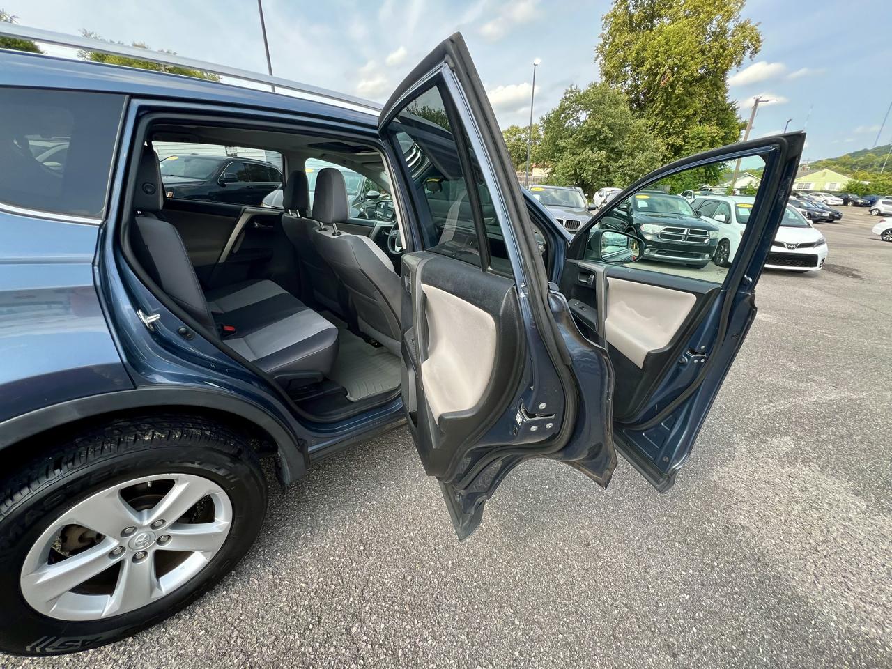 Toyota RAV4 FWD 4dr XLE (Natl) 2014