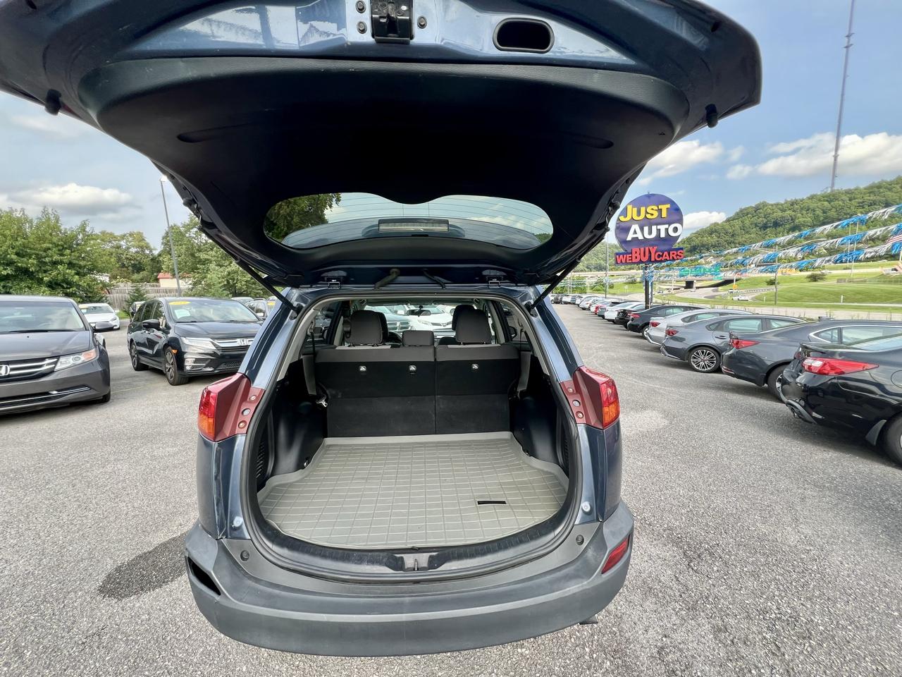 Toyota RAV4 FWD 4dr XLE (Natl) 2014