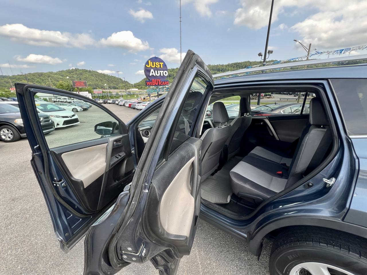 Toyota RAV4 FWD 4dr XLE (Natl) 2014
