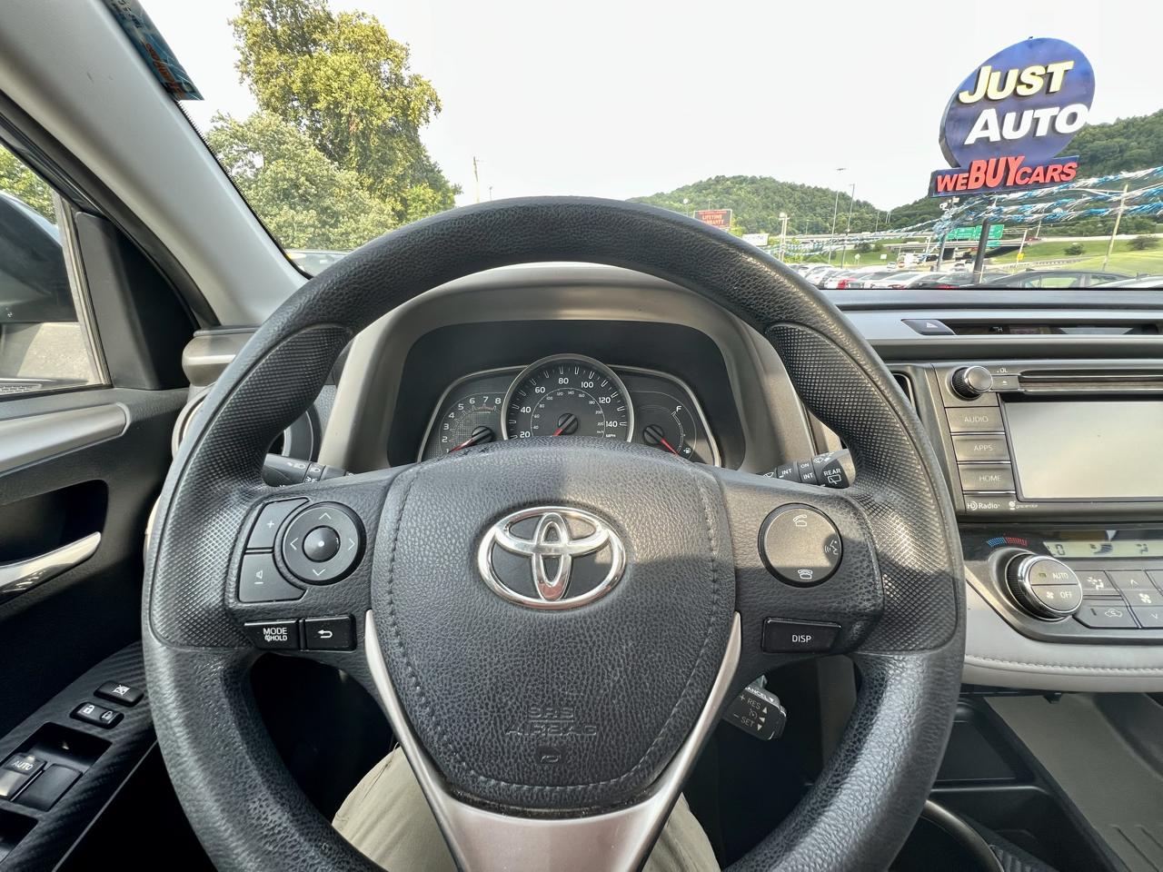 Toyota RAV4 FWD 4dr XLE (Natl) 2014
