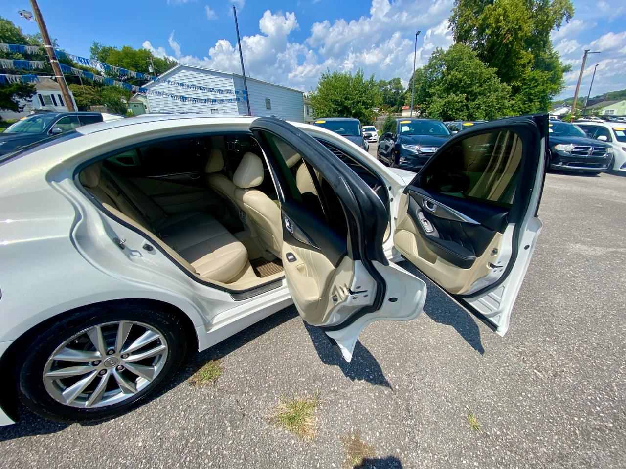 Infiniti Q50 4dr Sdn Premium AWD 2014