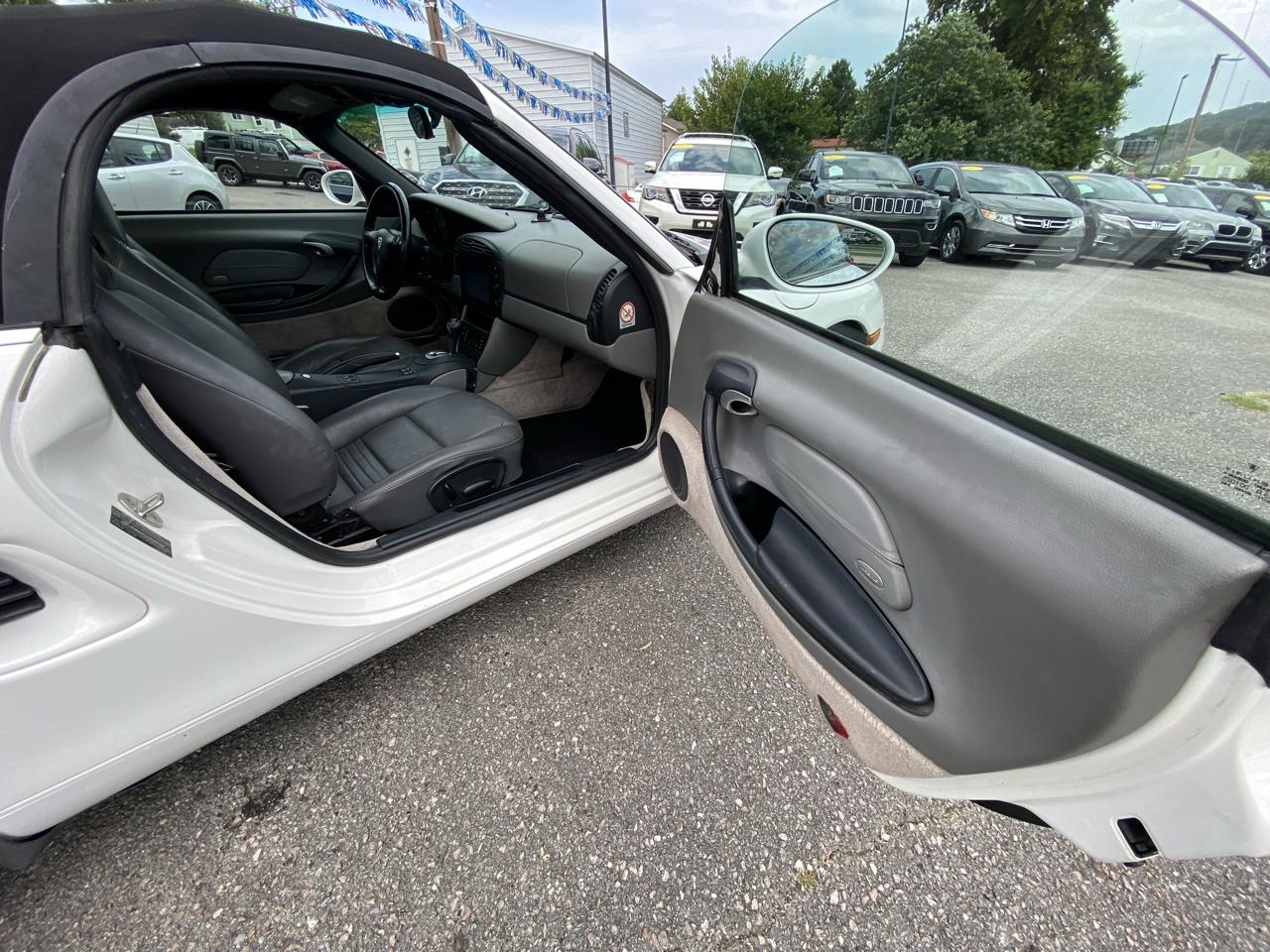 Porsche Boxster 2dr Roadster Tiptronic 2002