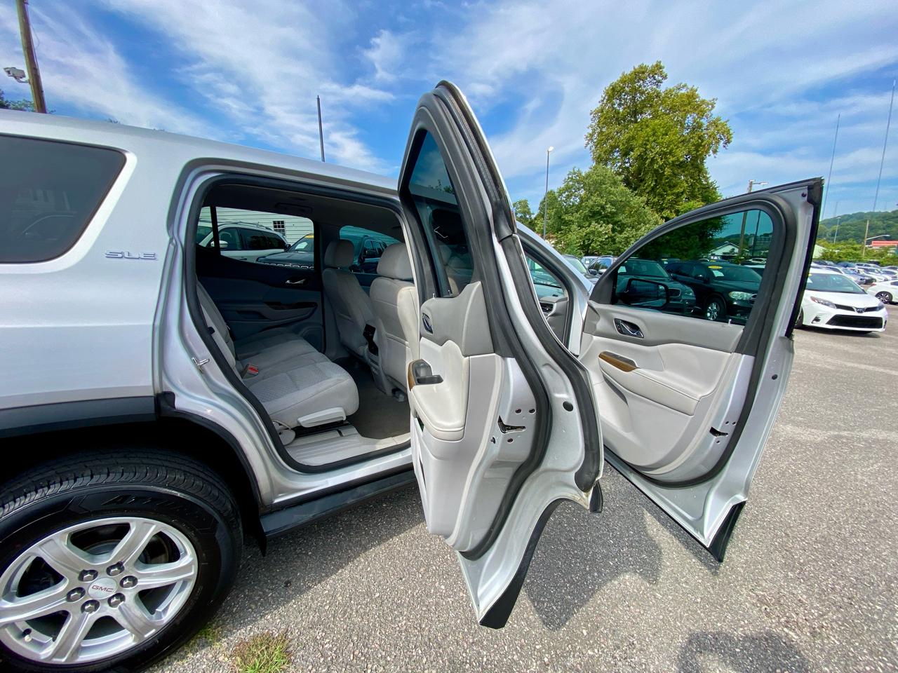 GMC Acadia FWD 4dr SLE w/SLE-1 2017