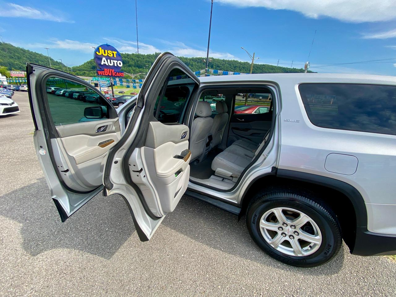 GMC Acadia FWD 4dr SLE w/SLE-1 2017