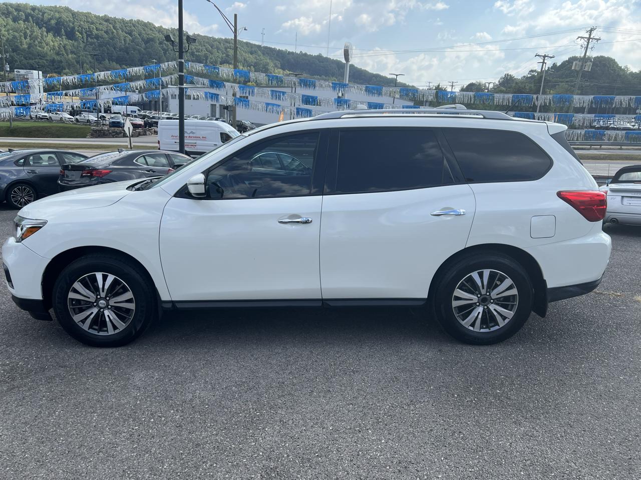 Nissan Pathfinder FWD SV 2017