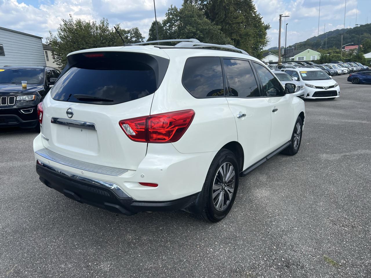 Nissan Pathfinder FWD SV 2017