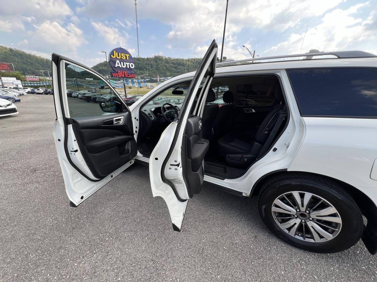 Nissan Pathfinder FWD SV 2017