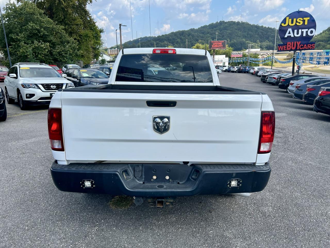 RAM 1500 Tradesman 4x2 Quad Cab 6'4" Box 2018