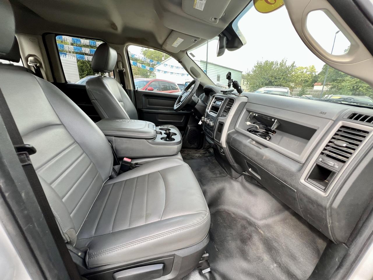 RAM 1500 Tradesman 4x2 Quad Cab 6'4" Box 2018