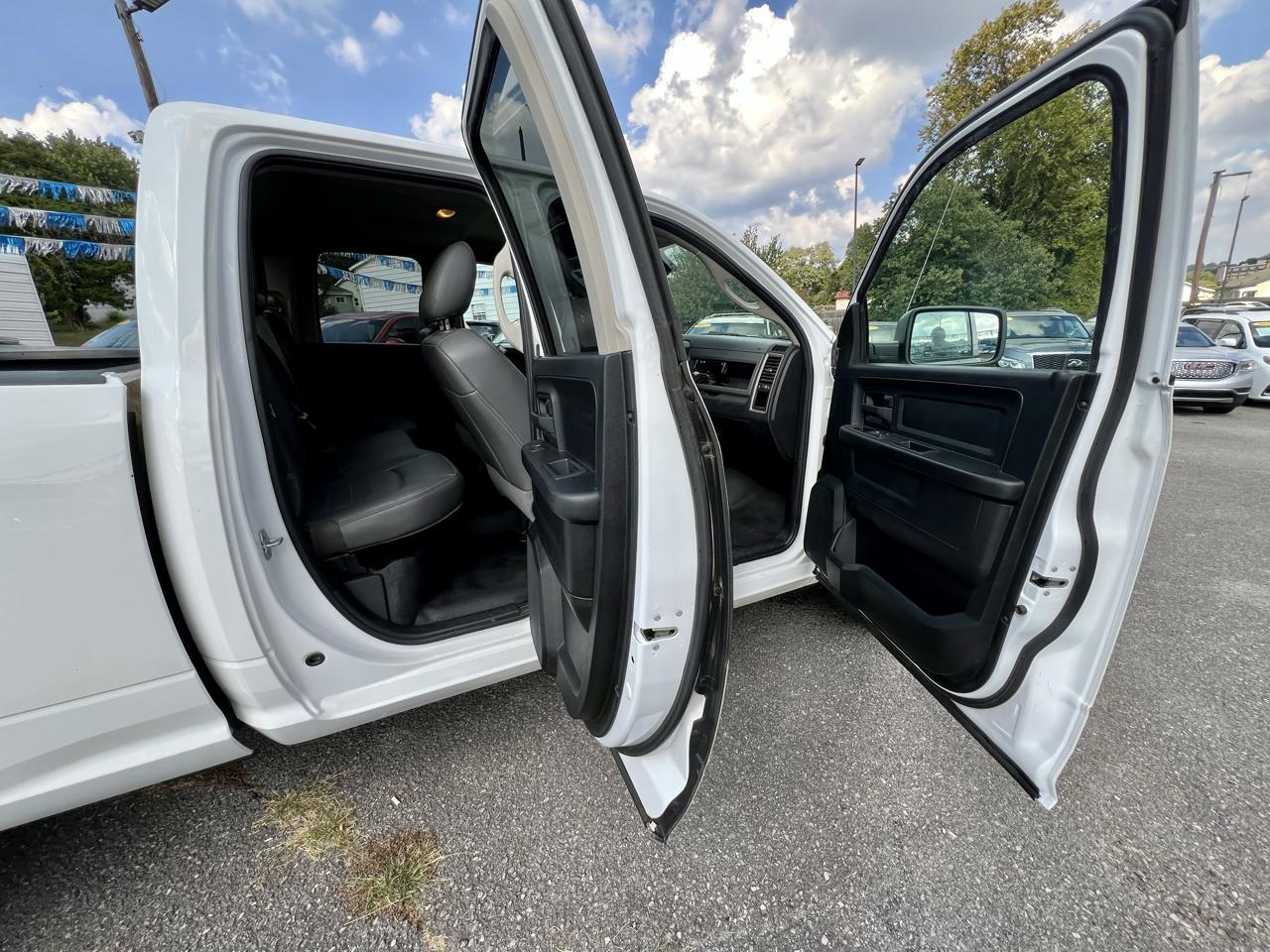 RAM 1500 Tradesman 4x2 Quad Cab 6'4" Box 2018