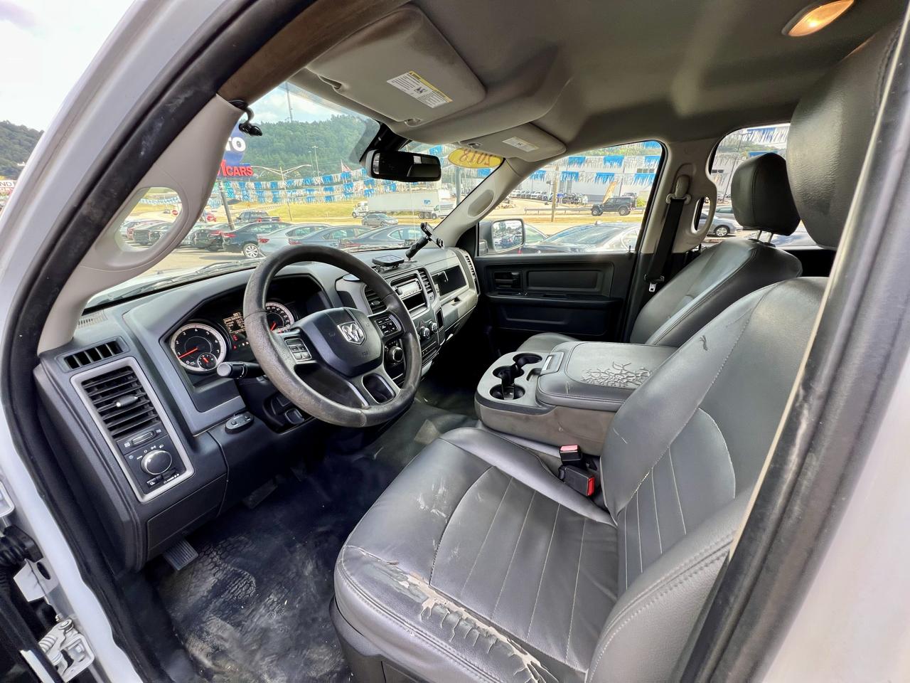 RAM 1500 Tradesman 4x2 Quad Cab 6'4" Box 2018