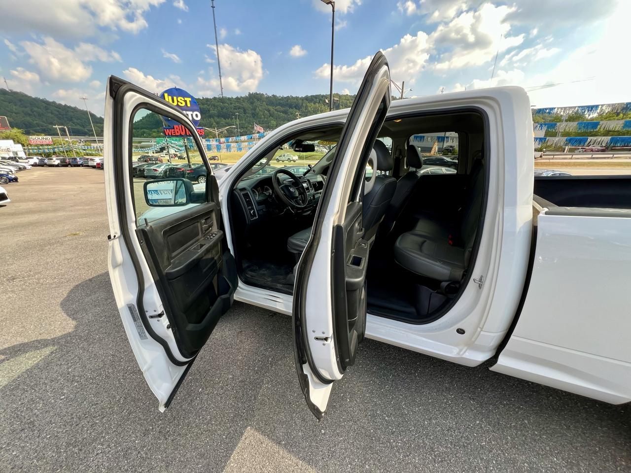 RAM 1500 Tradesman 4x2 Quad Cab 6'4" Box 2018