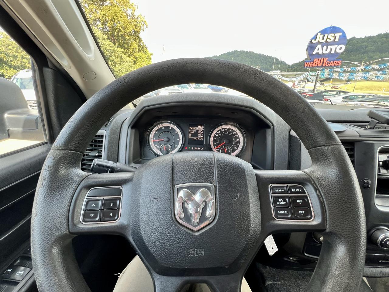 RAM 1500 Tradesman 4x2 Quad Cab 6'4" Box 2018