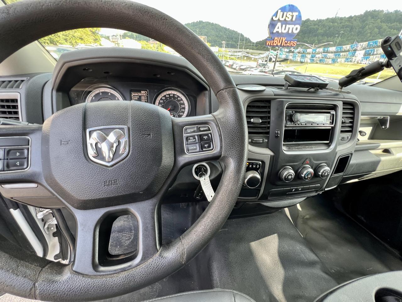 RAM 1500 Tradesman 4x2 Quad Cab 6'4" Box 2018