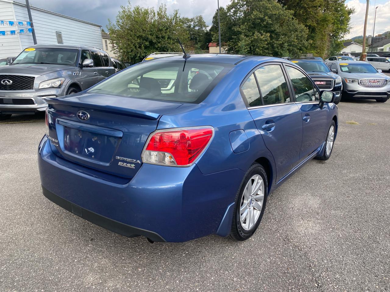Subaru Impreza Sedan 4dr CVT 2.0i Premium 2015