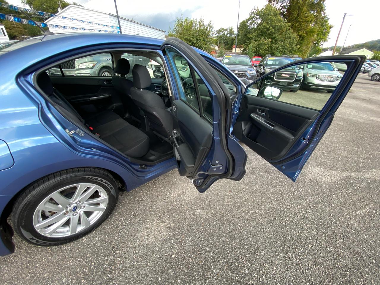 Subaru Impreza Sedan 4dr CVT 2.0i Premium 2015