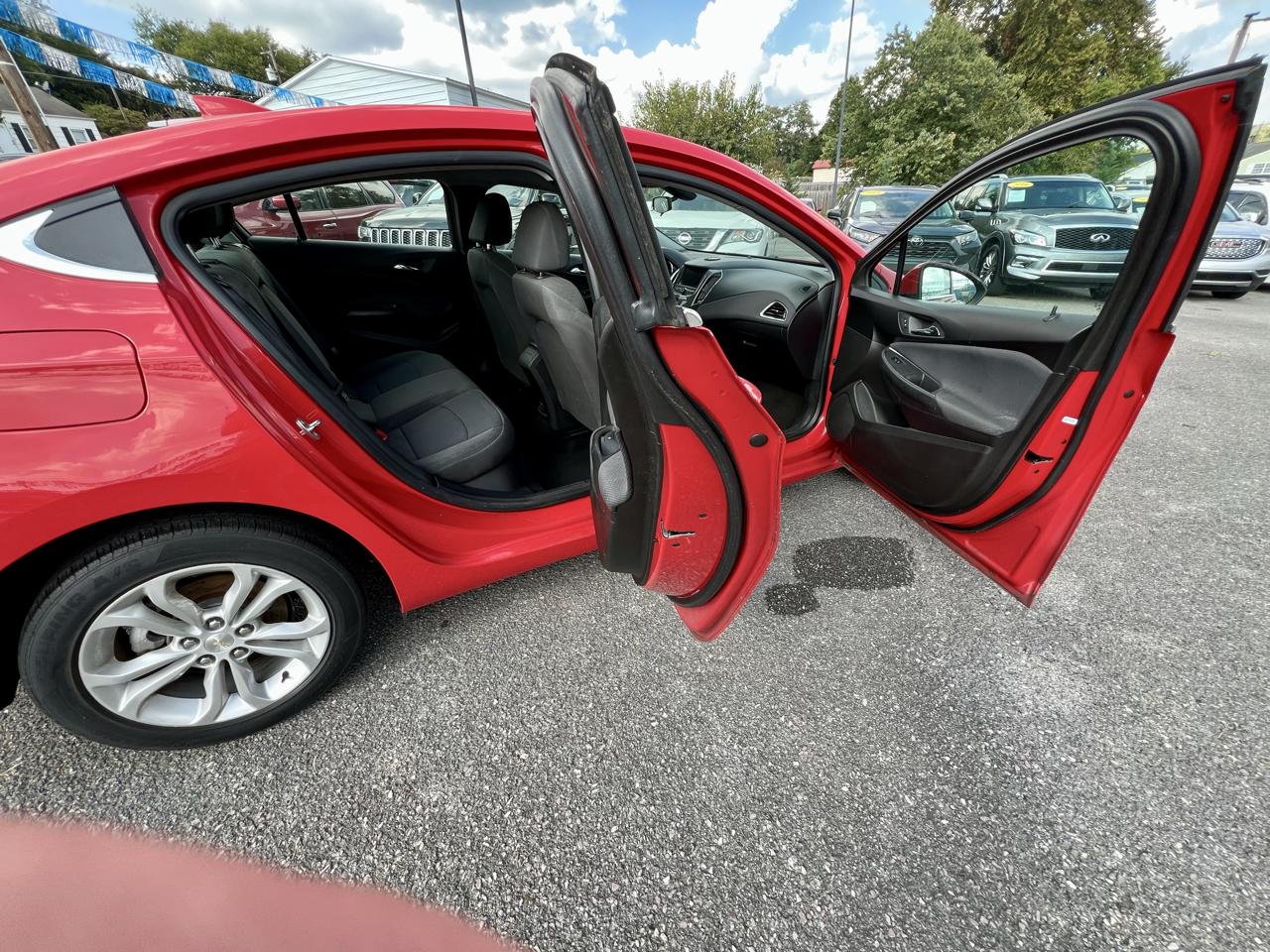 Chevrolet Cruze 4dr Sdn LT 2019
