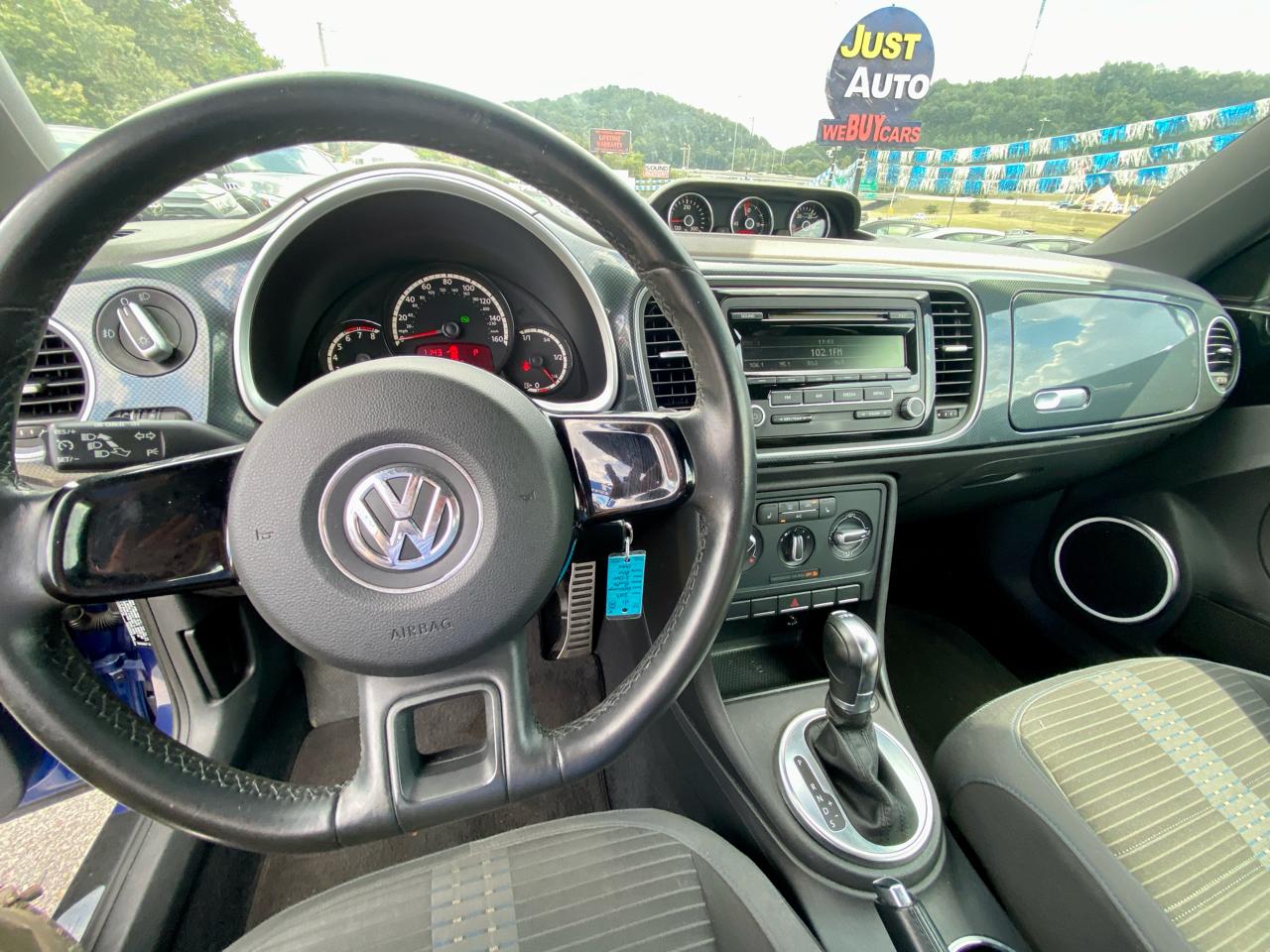 Volkswagen Beetle photo 17