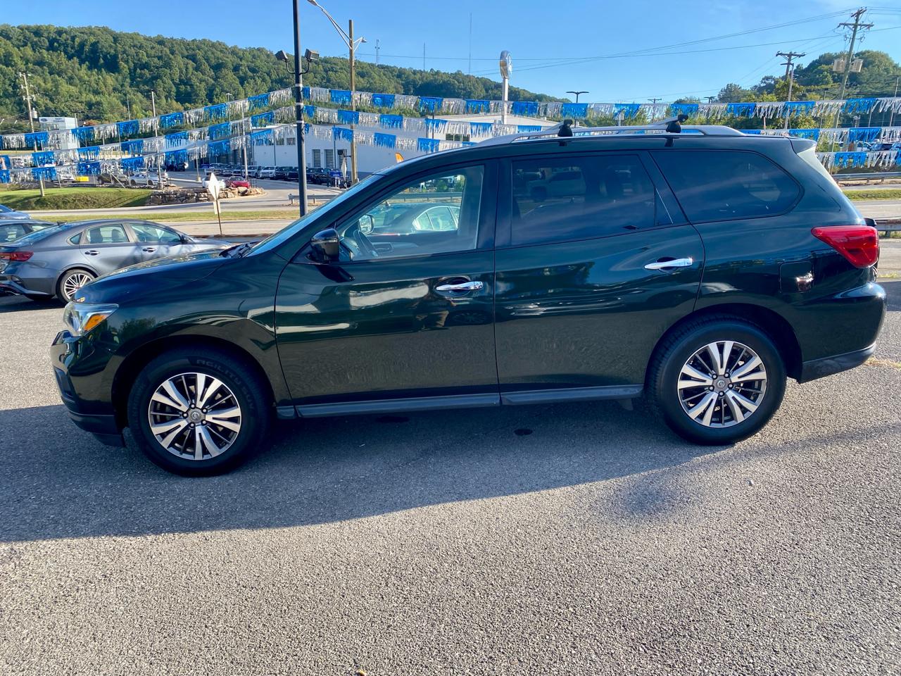 Nissan Pathfinder FWD SL 2019
