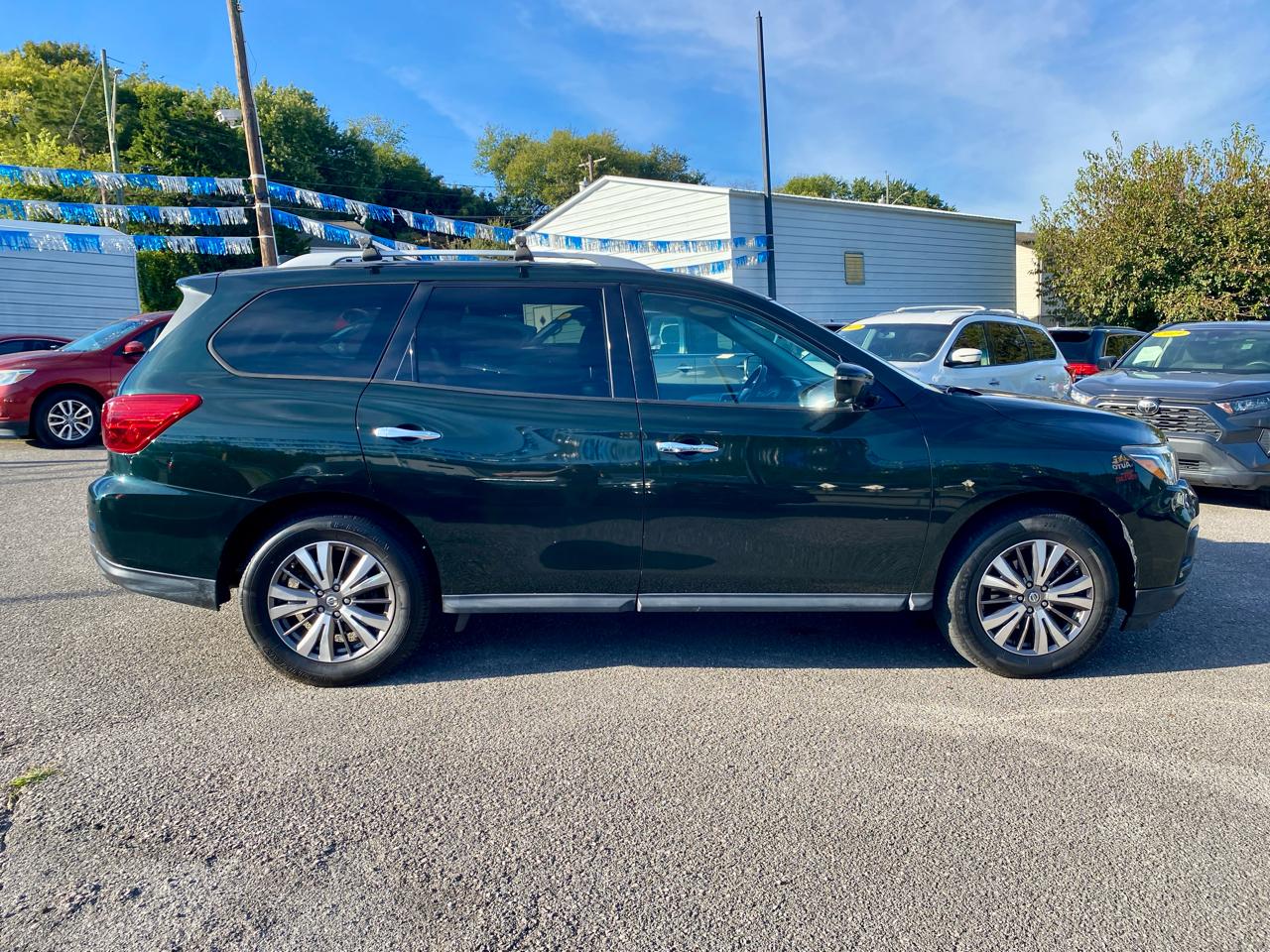 Nissan Pathfinder FWD SL 2019