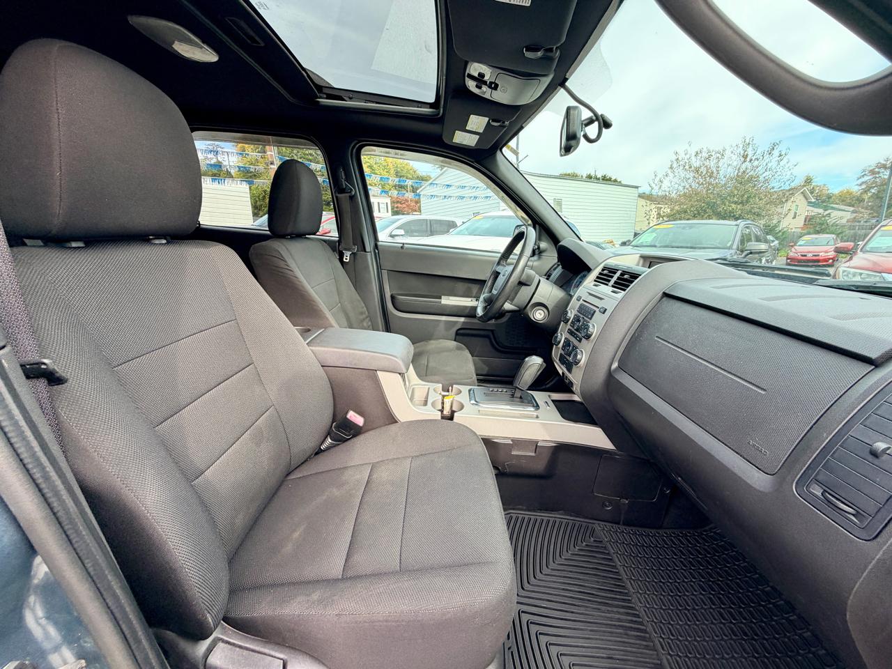 Ford Escape 4WD 4dr XLT 2010
