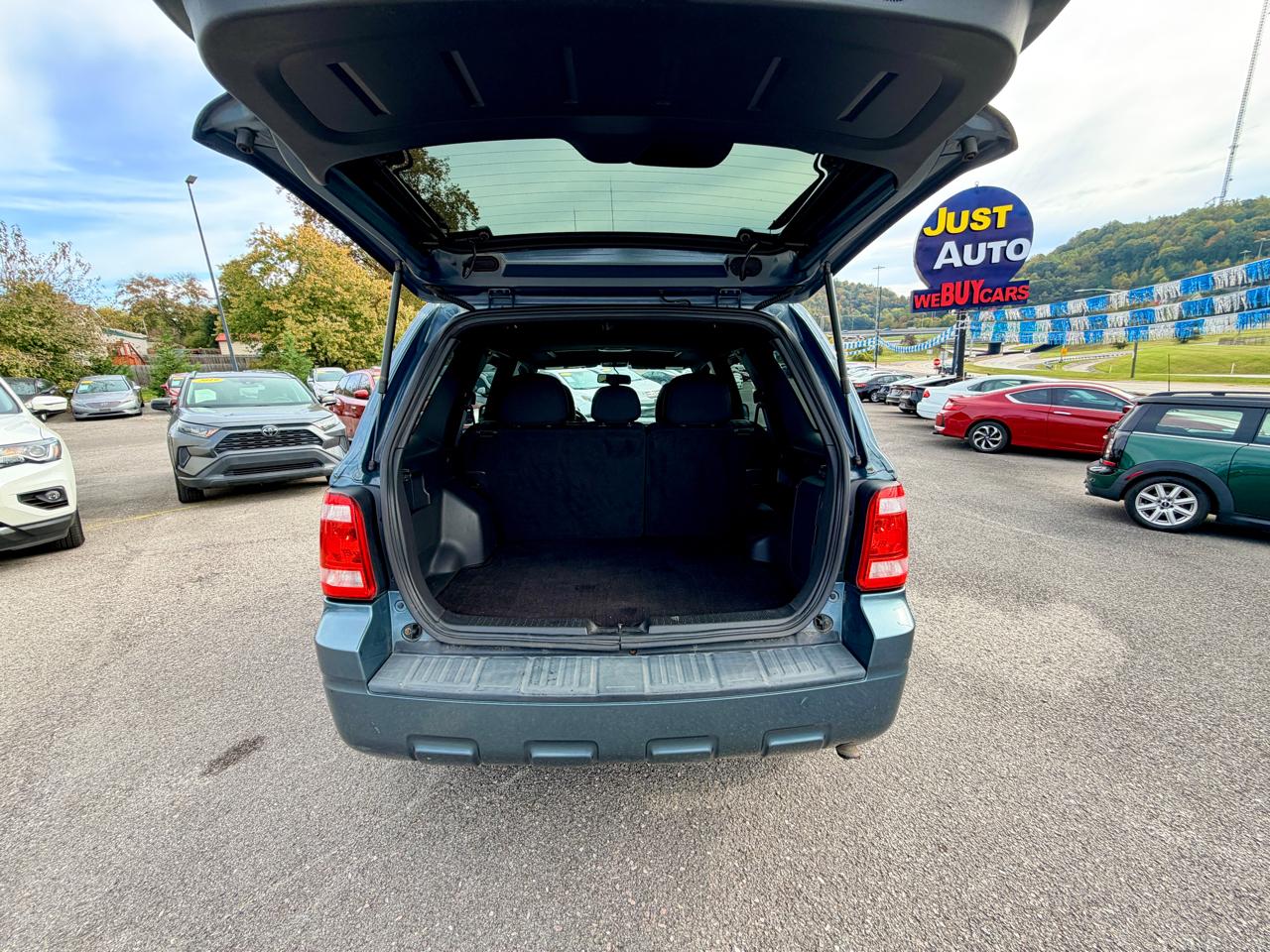 Ford Escape 4WD 4dr XLT 2010
