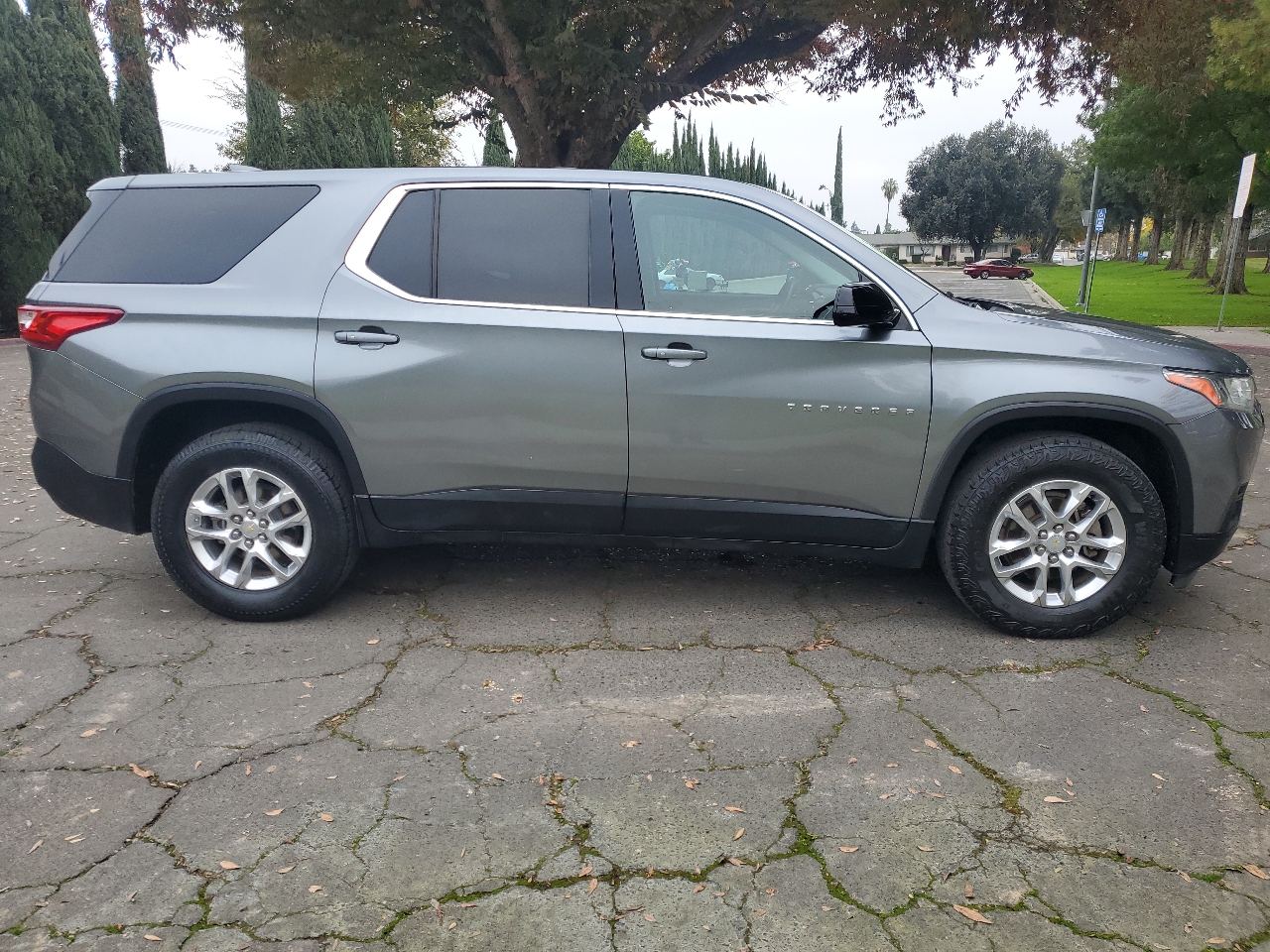 2019 Chevrolet Traverse LS photo 4