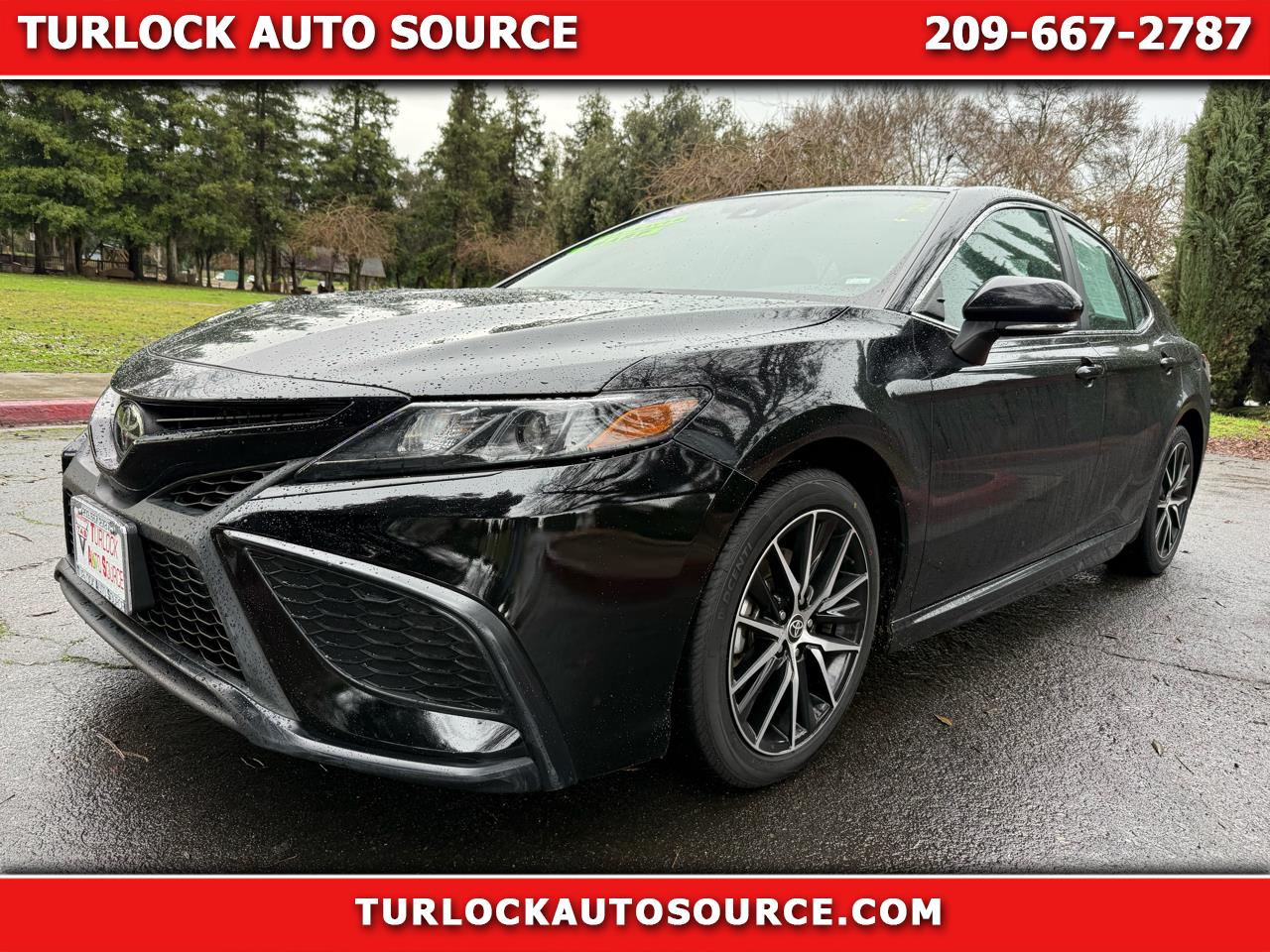 2023 Toyota Camry SE's photo