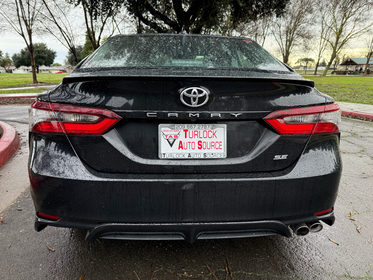 Toyota Camry SE 2023