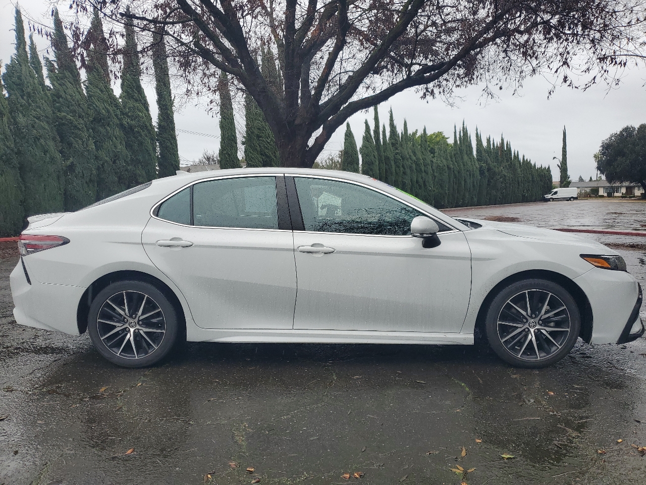 Toyota Camry SE 2023