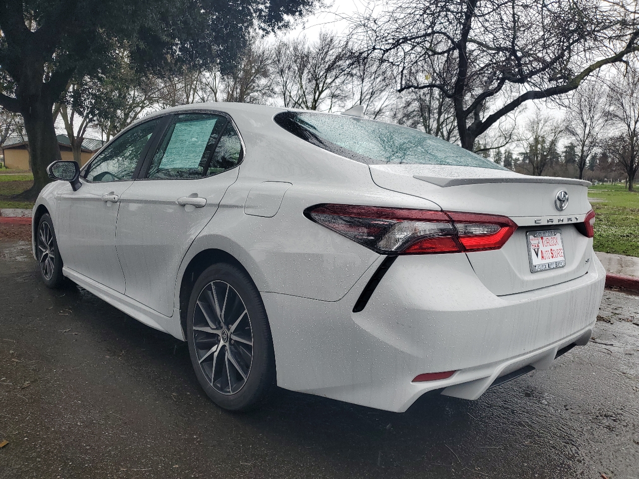 Toyota Camry SE 2023