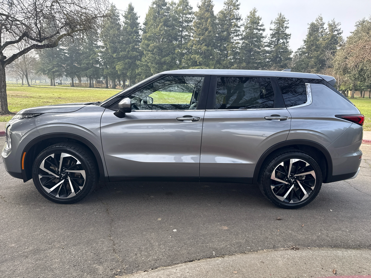 Mitsubishi Outlander SE 2WD 2024