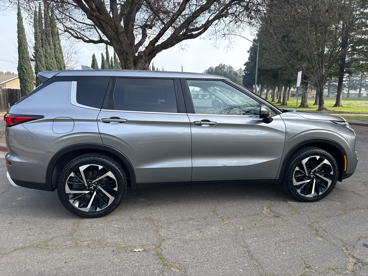 Mitsubishi Outlander SE 2WD 2024