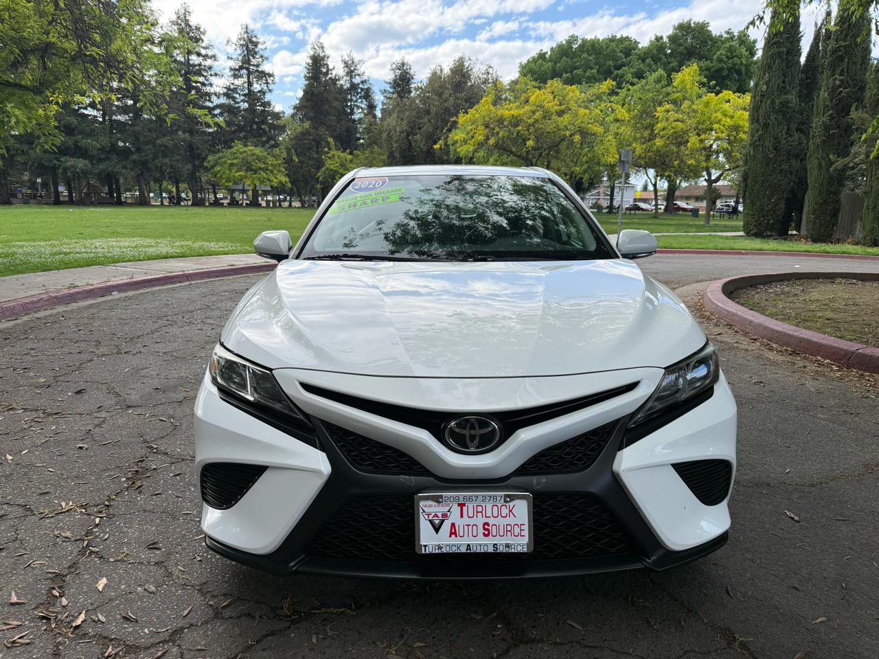 Toyota Camry SE 2020