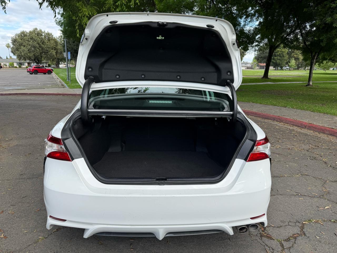 Toyota Camry SE 2020