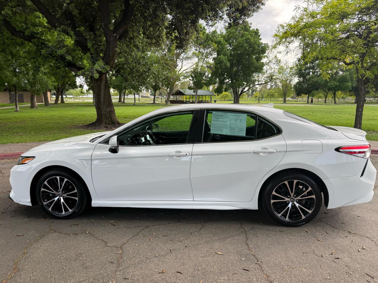 Toyota Camry SE 2020