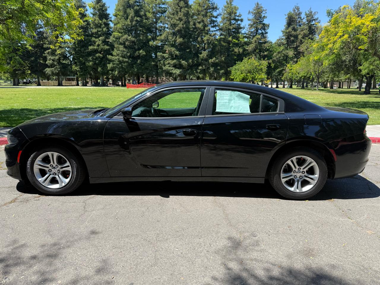 Dodge Charger SE 2017