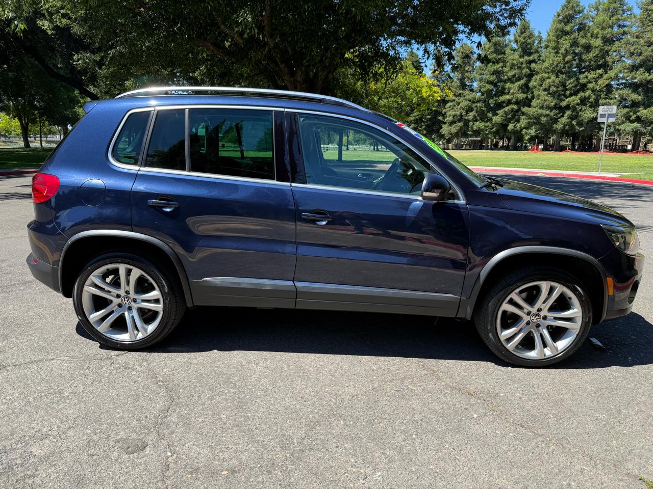 Volkswagen Tiguan S 2012