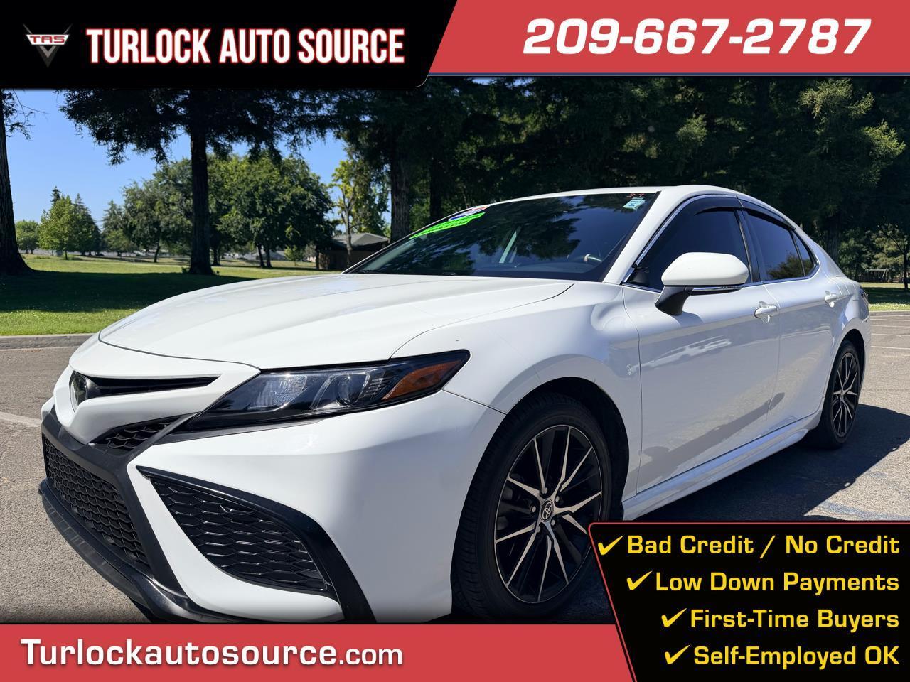 Toyota Camry SE 2022