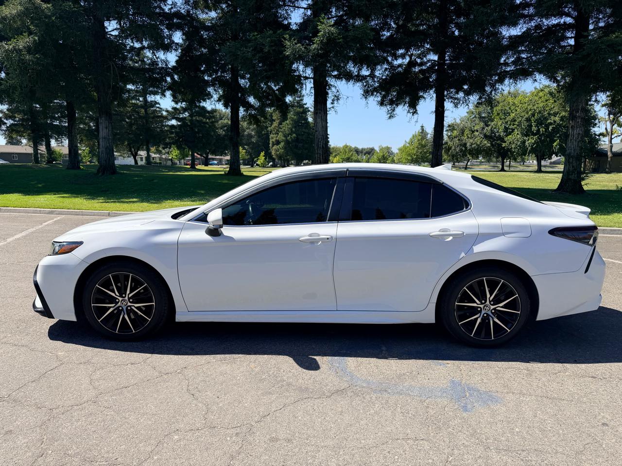 Toyota Camry SE 2022