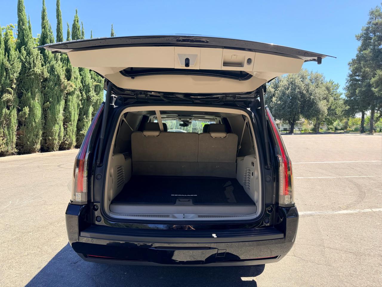 Cadillac Escalade ESV Premium 4WD 2017