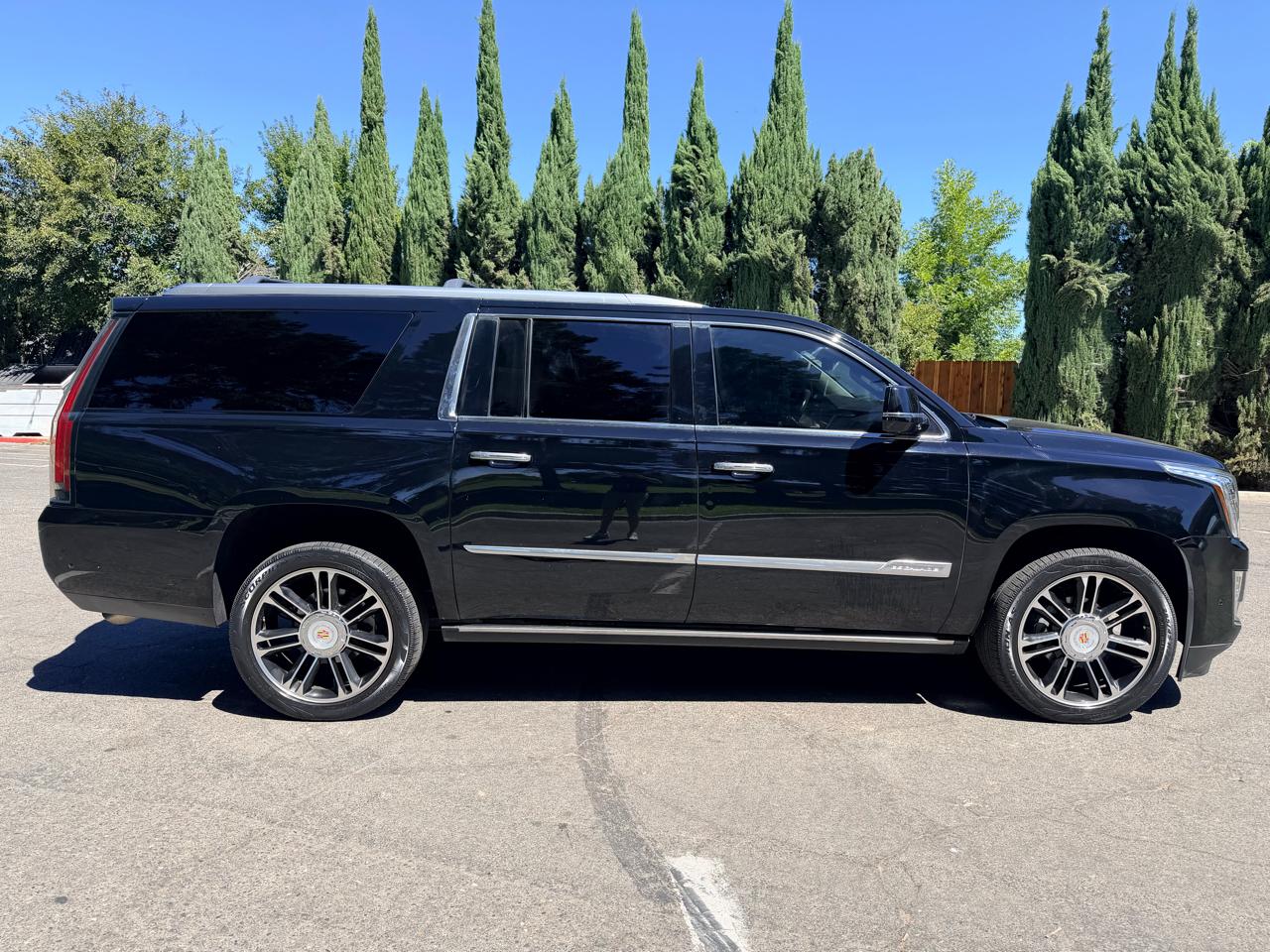 Cadillac Escalade ESV Premium 4WD 2017