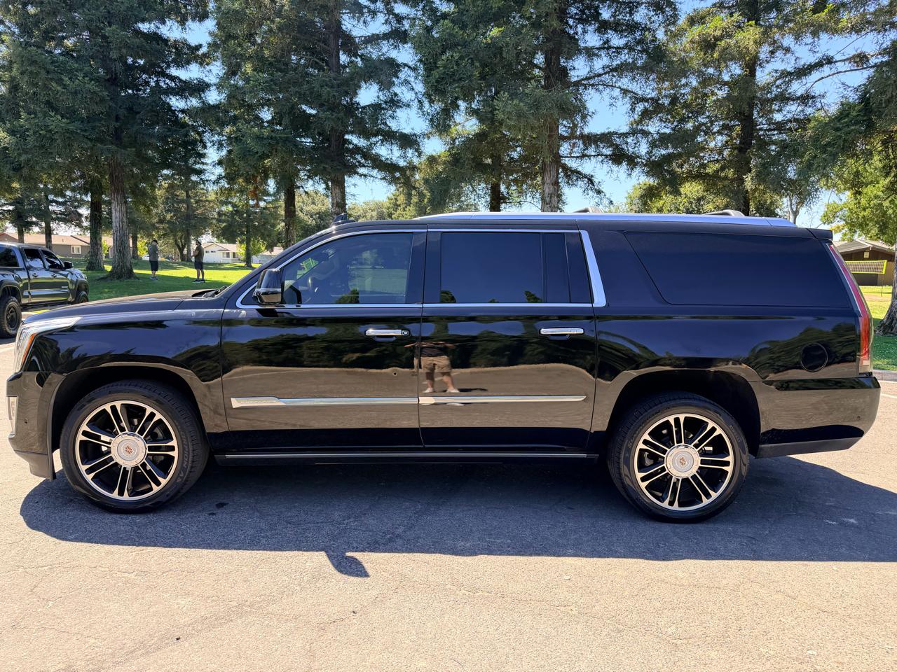 Cadillac Escalade ESV Premium 4WD 2017