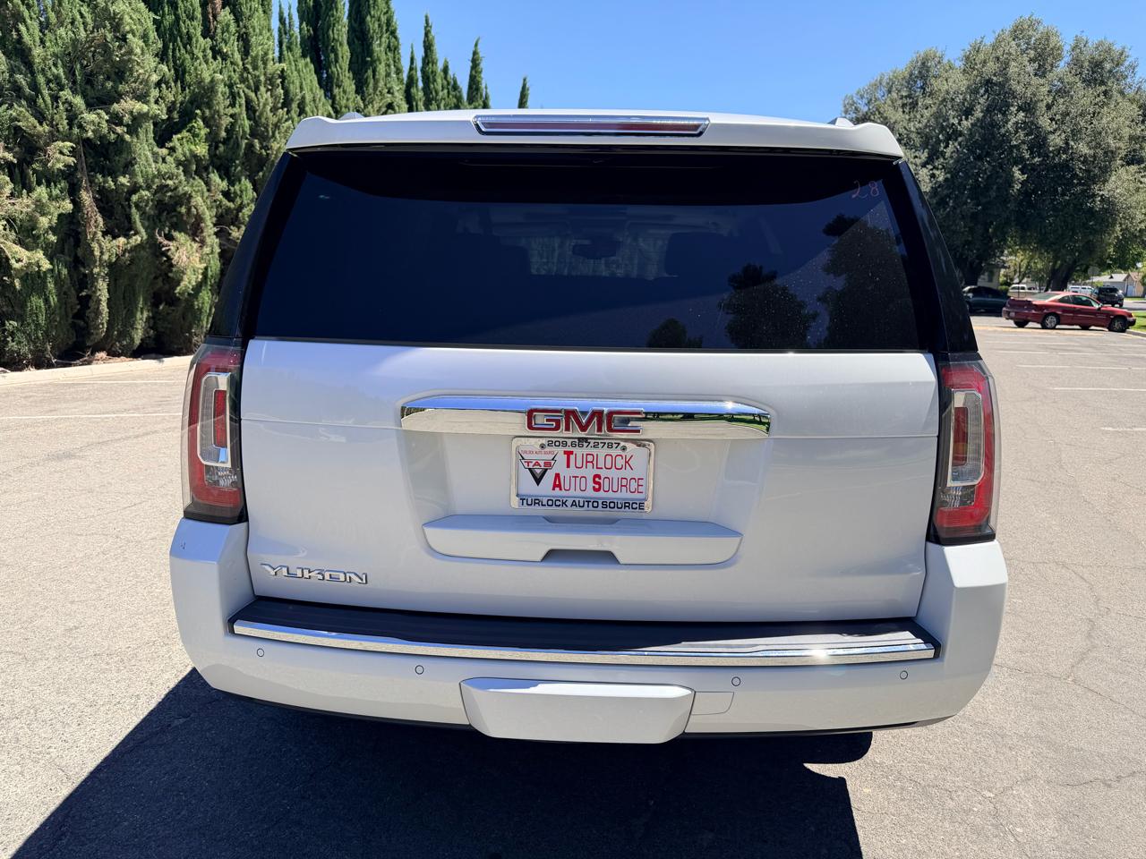 GMC Yukon Denali 4WD 2017