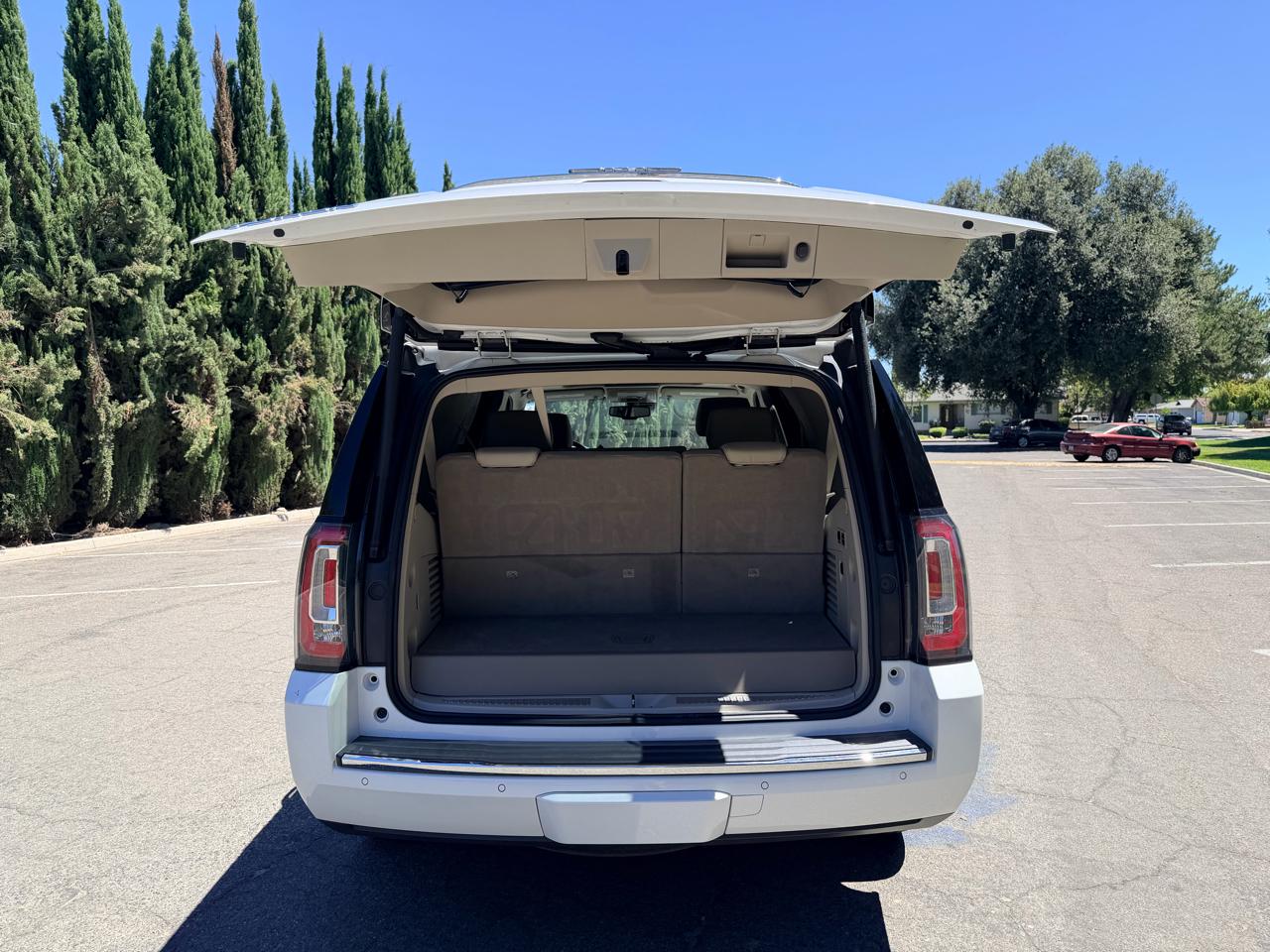 GMC Yukon Denali 4WD 2017