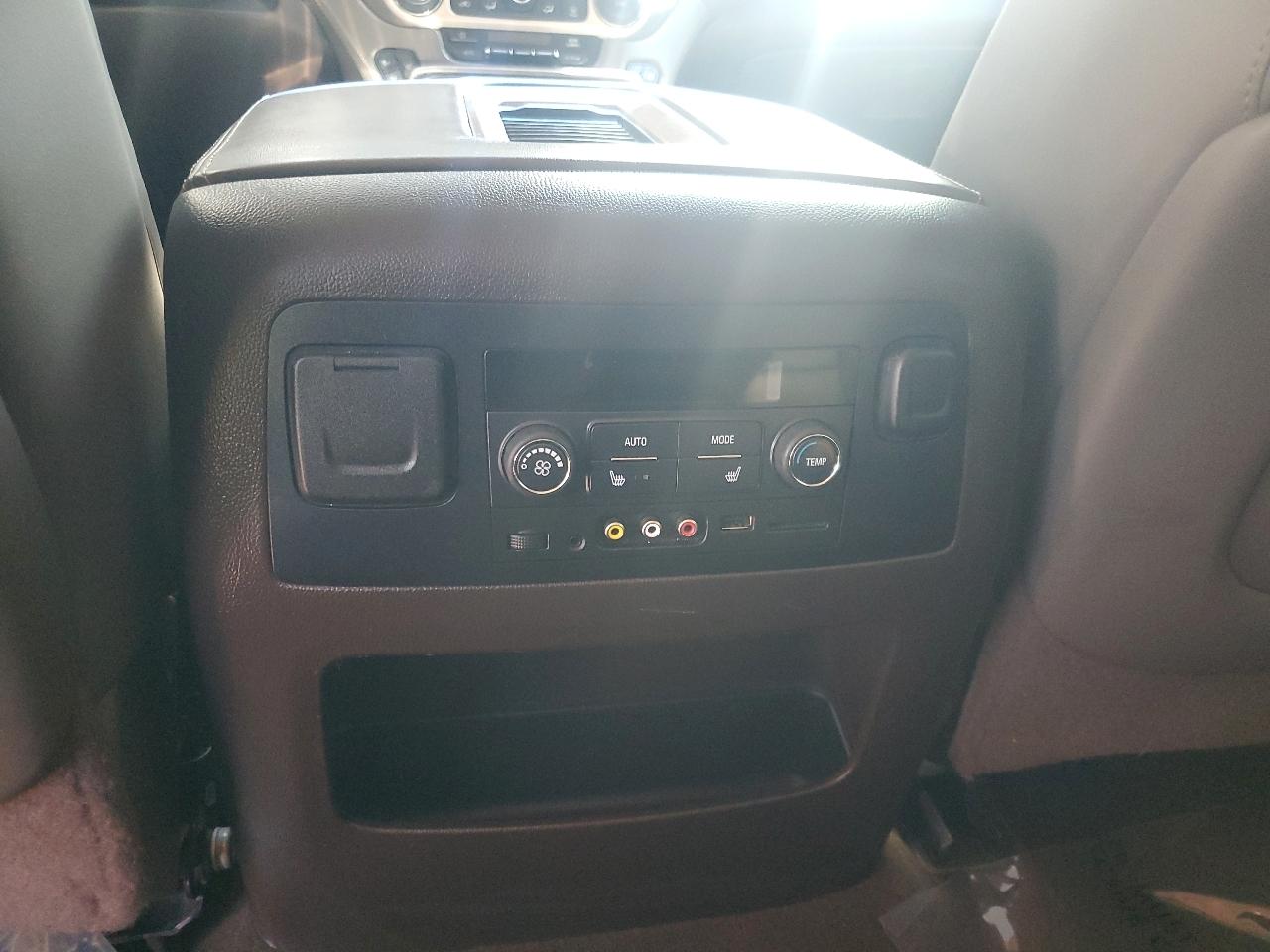 GMC Yukon Denali 4WD 2015