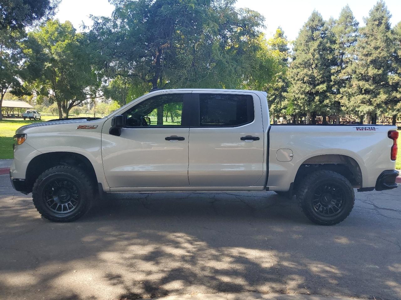 Chevrolet Silverado 1500 Trail Boss Custom Crew Cab 4WD 2022