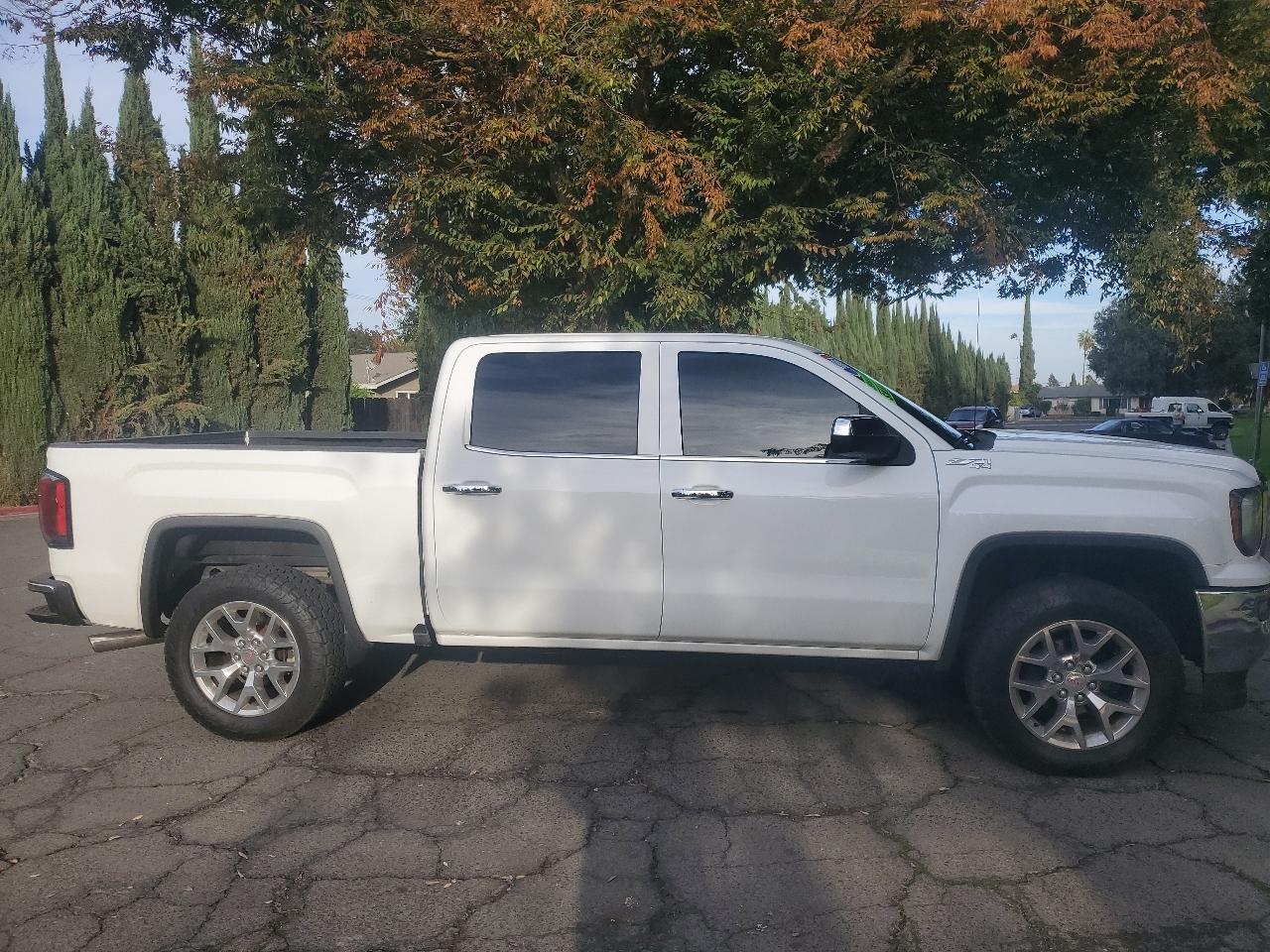 GMC Sierra 1500 4WD Crew Cab 143.5" SLT 2018